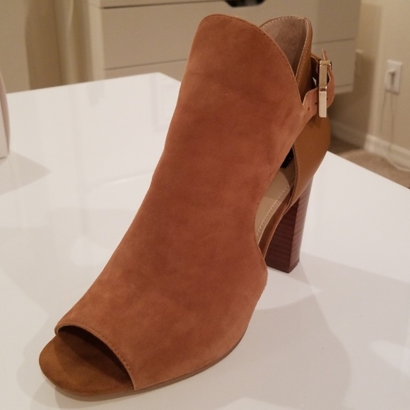 Heels - Picture 2 of 3